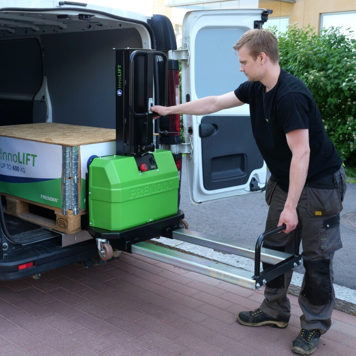 21-innolift_allgemein_mitnehmstapler_selbstverladend_funktionsweise_teleskopieren_604