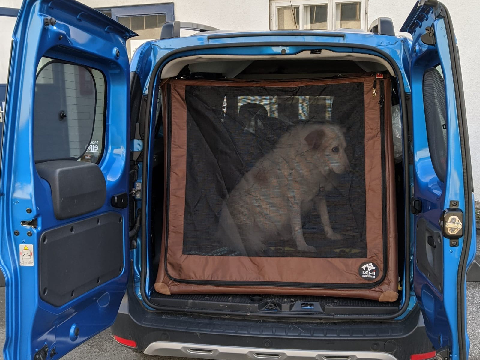 Kofferraum-Hundebox Transportbox Größe S-XXL - aufblasbar mit Airbagfunktion Tami für Auto und Home