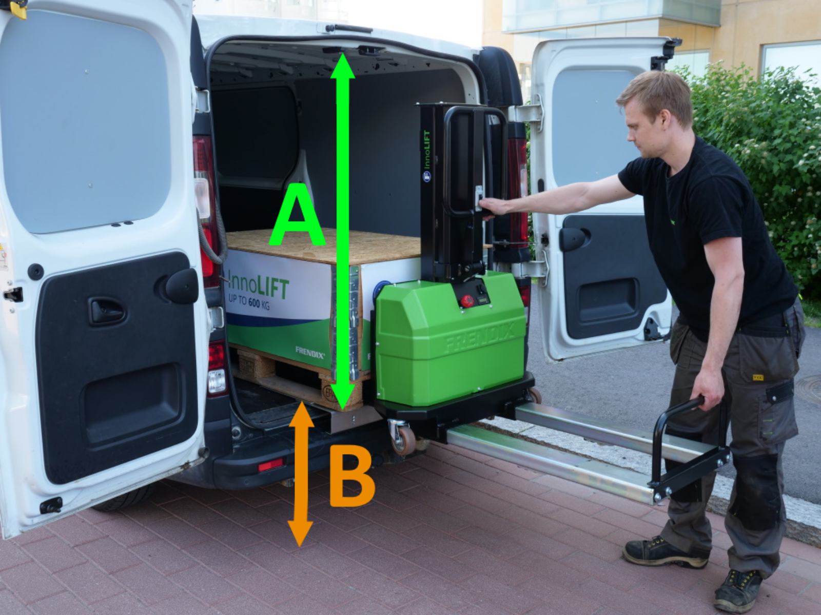 21-innolift_allgemein_mitnehmstapler_selbstverladend_funktionsweise_teleskopieren_45