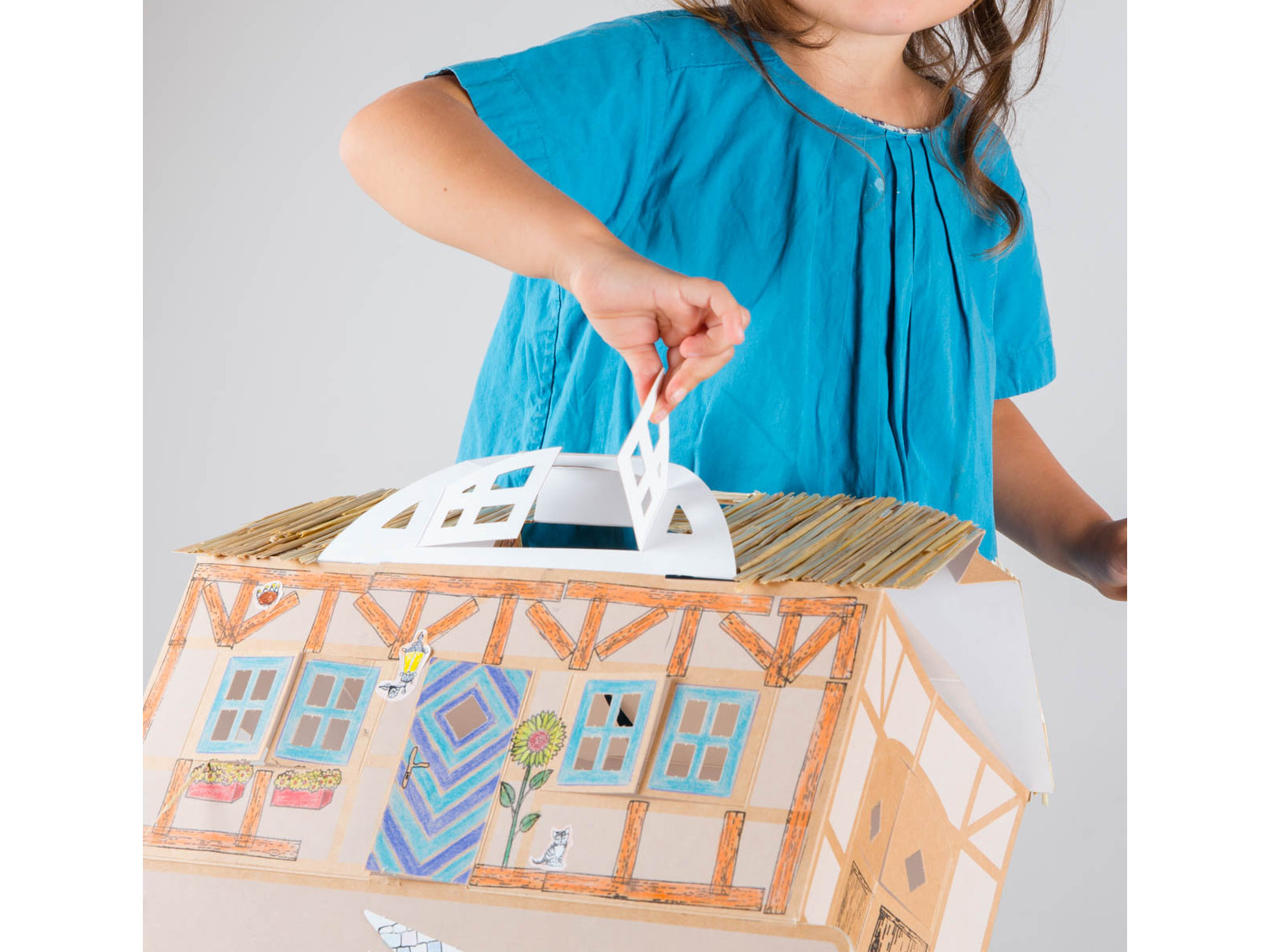 7-teiliges Pappka Spielhaus mit Tier-Bastelbogen aus Karton