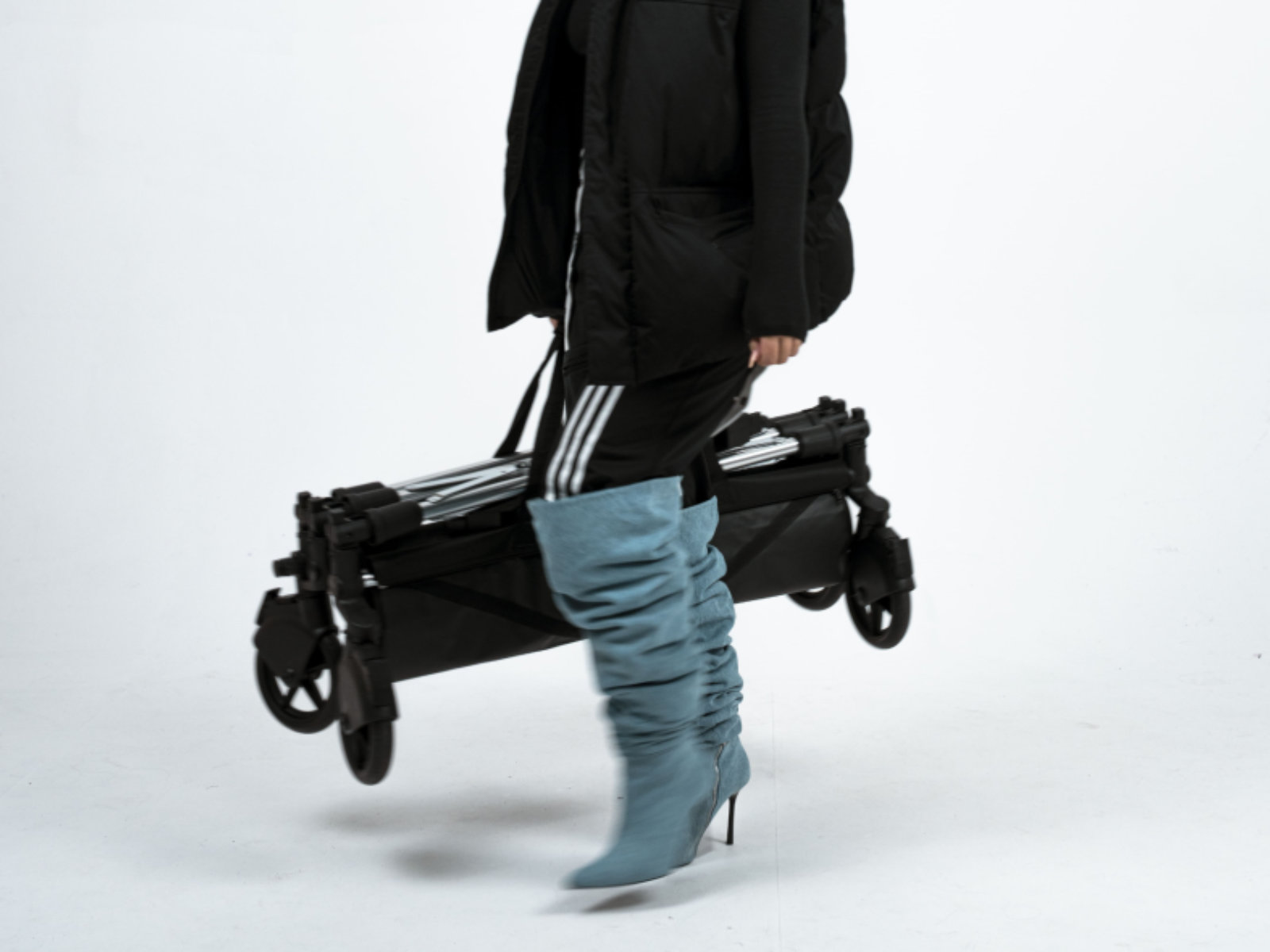 Kleiderständer und Kleiderwagen mit individuellen Kleidersäcken und Schuhtaschen bis 80 kg belastbar