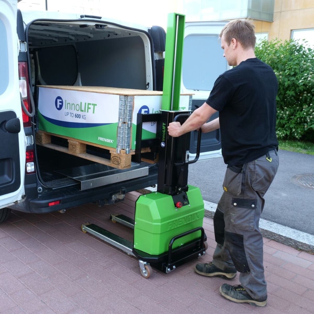 21-innolift_allgemein_mitnehmstapler_selbstverladend_funktionsweise_teleskopieren_601