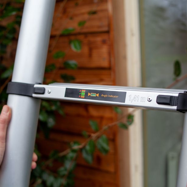 Profi-Teleskopleiter mit Safety Angle Indicator Abstandshalter und Werkzeugablage | Professional T